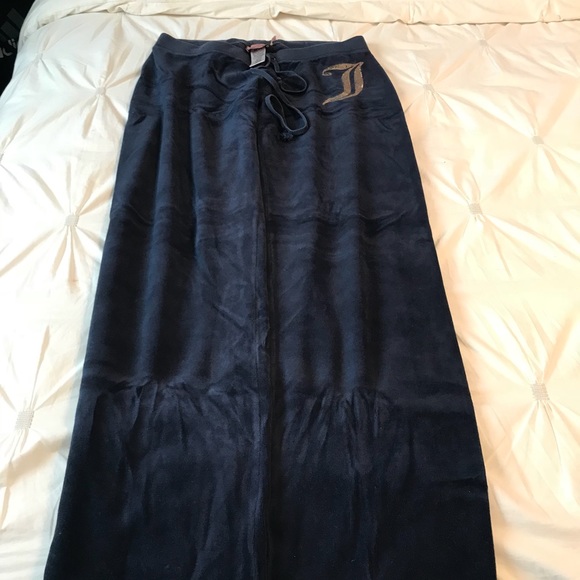 Juicy couture navy blue velvet pants. - Picture 2 of 3